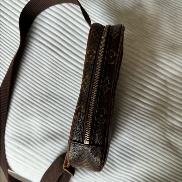 *SOLD* Louis Vuitton Gange sling bag - Picture 5 of 8